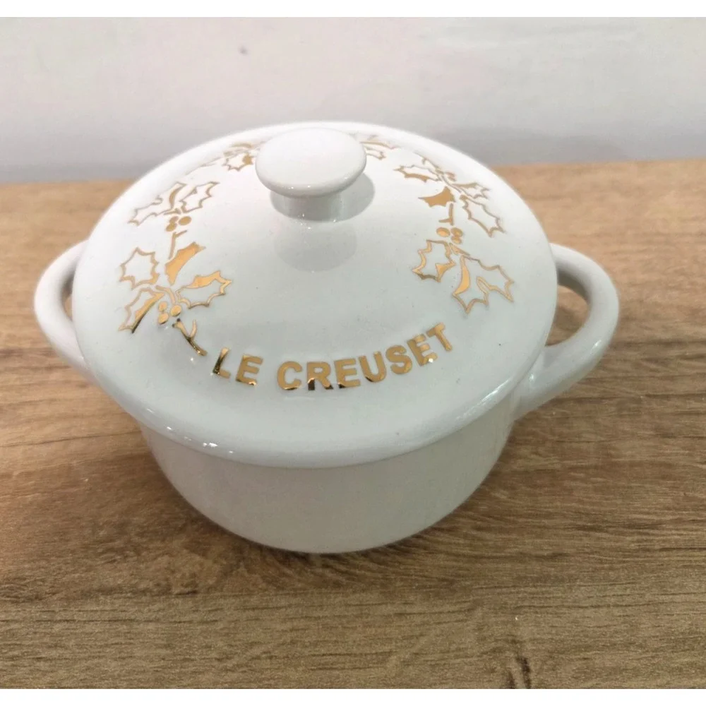 New Le Creuset Holiday Holly Collection Cocotte Baking Dish White Gold 12 oz